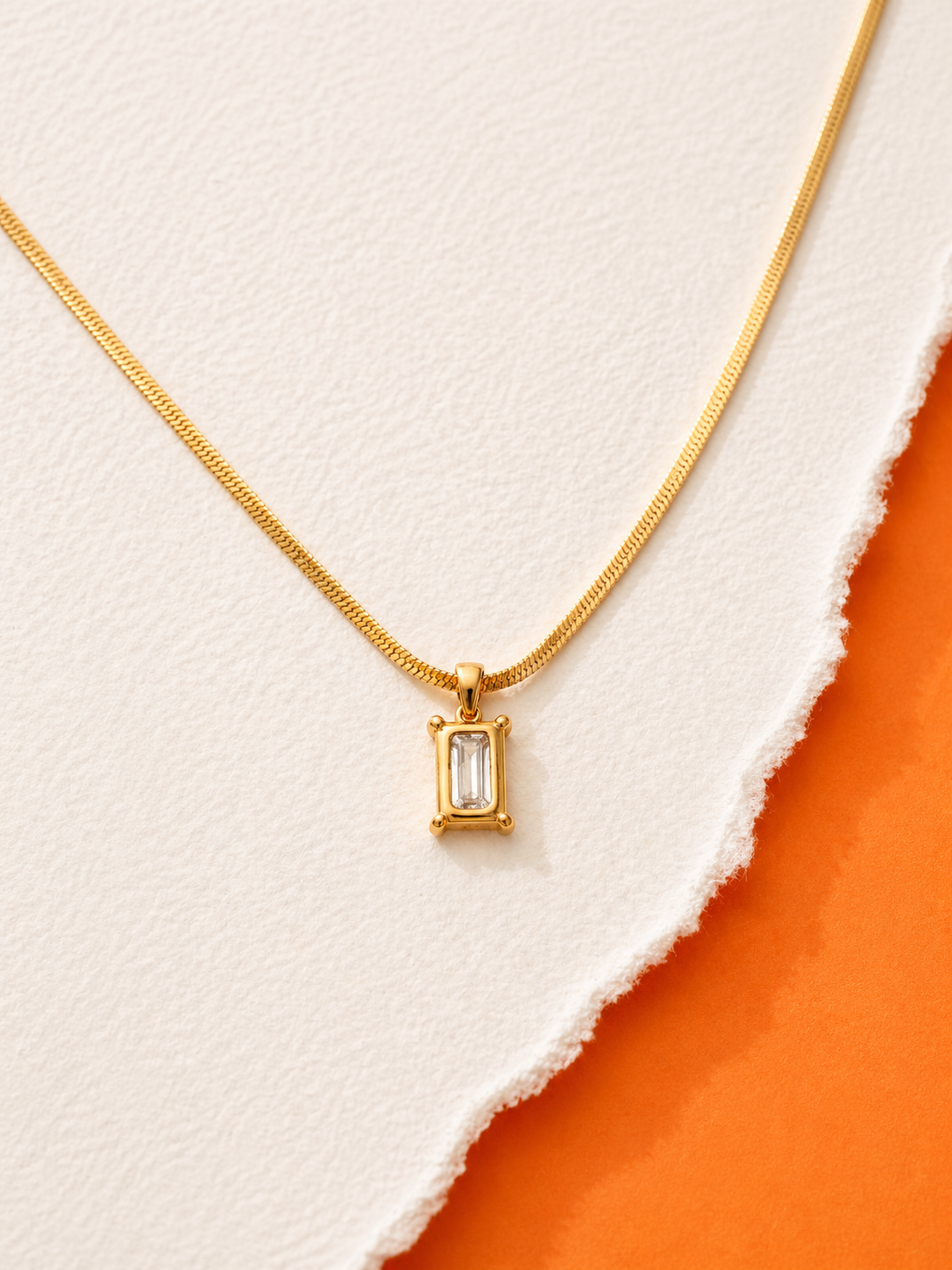 Huggie necklace